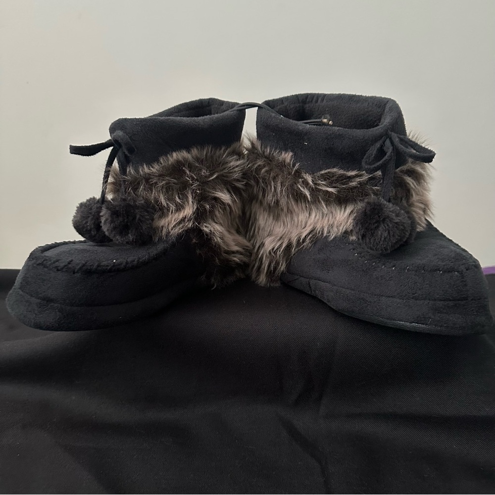 Ardene Cozy Black Faux Fur Women's Slippers